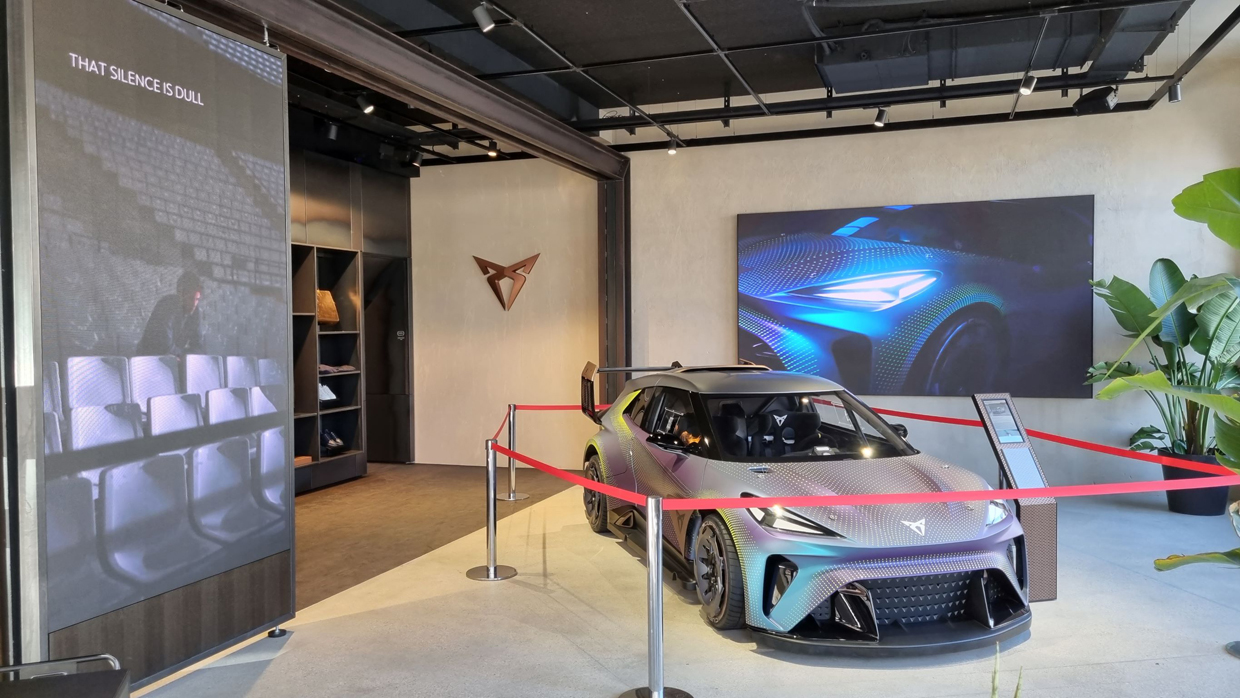 Philips displays ‘redefine’ the showroom for Seat CUPRA