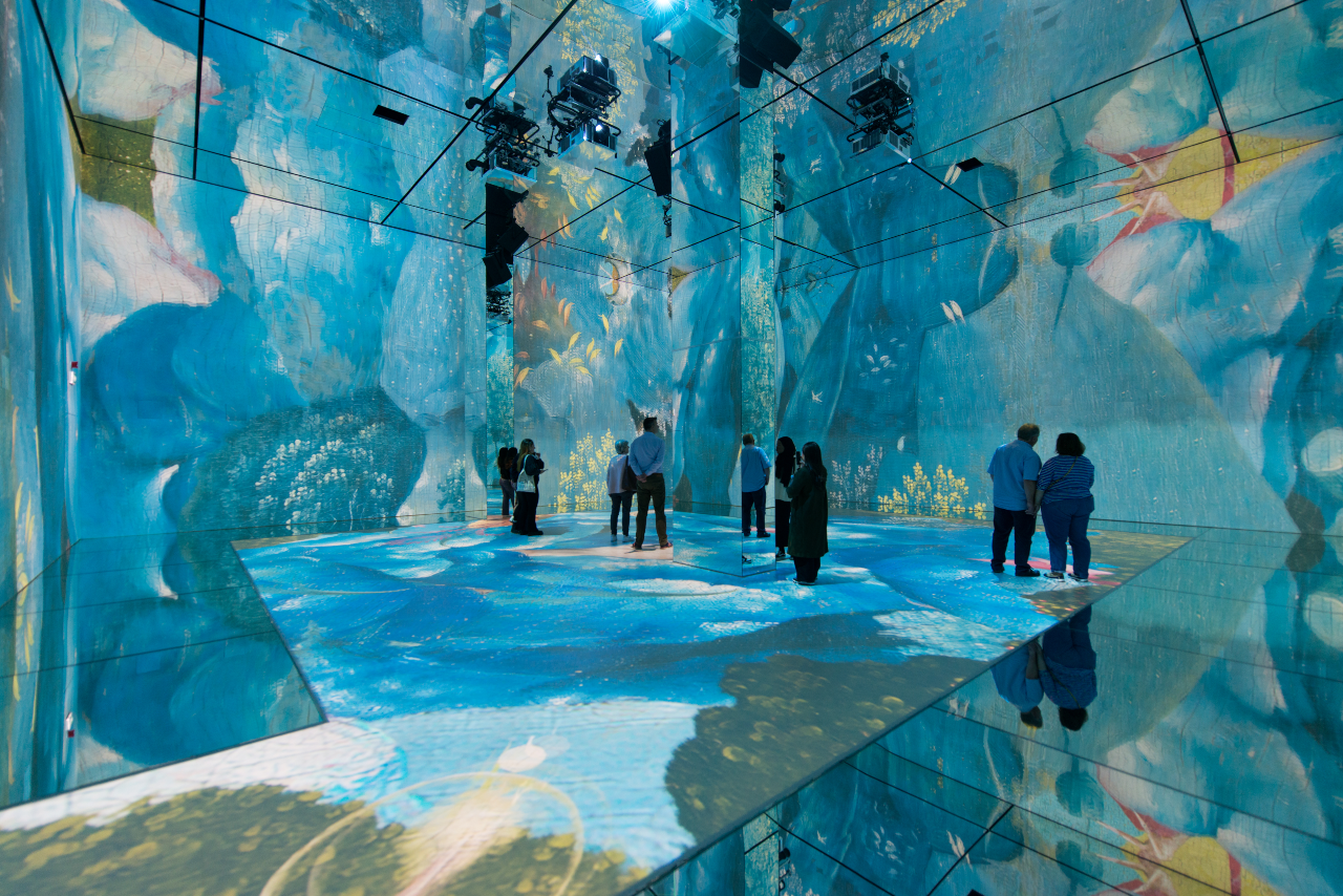 Frameless attraction ‘sets art free’ with Panasonic projectors